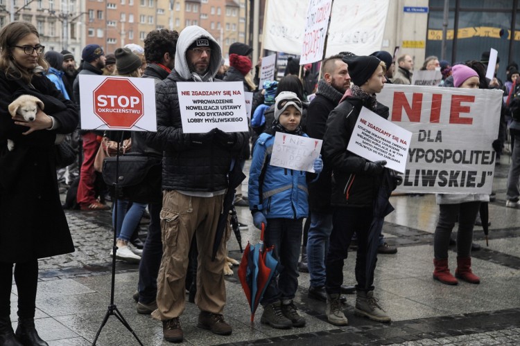 Wrocław: obrońcy zwierząt protestowali przeciwko zmianie prawa łowieckiego [ZDJĘCIA], Magda Pasiewicz